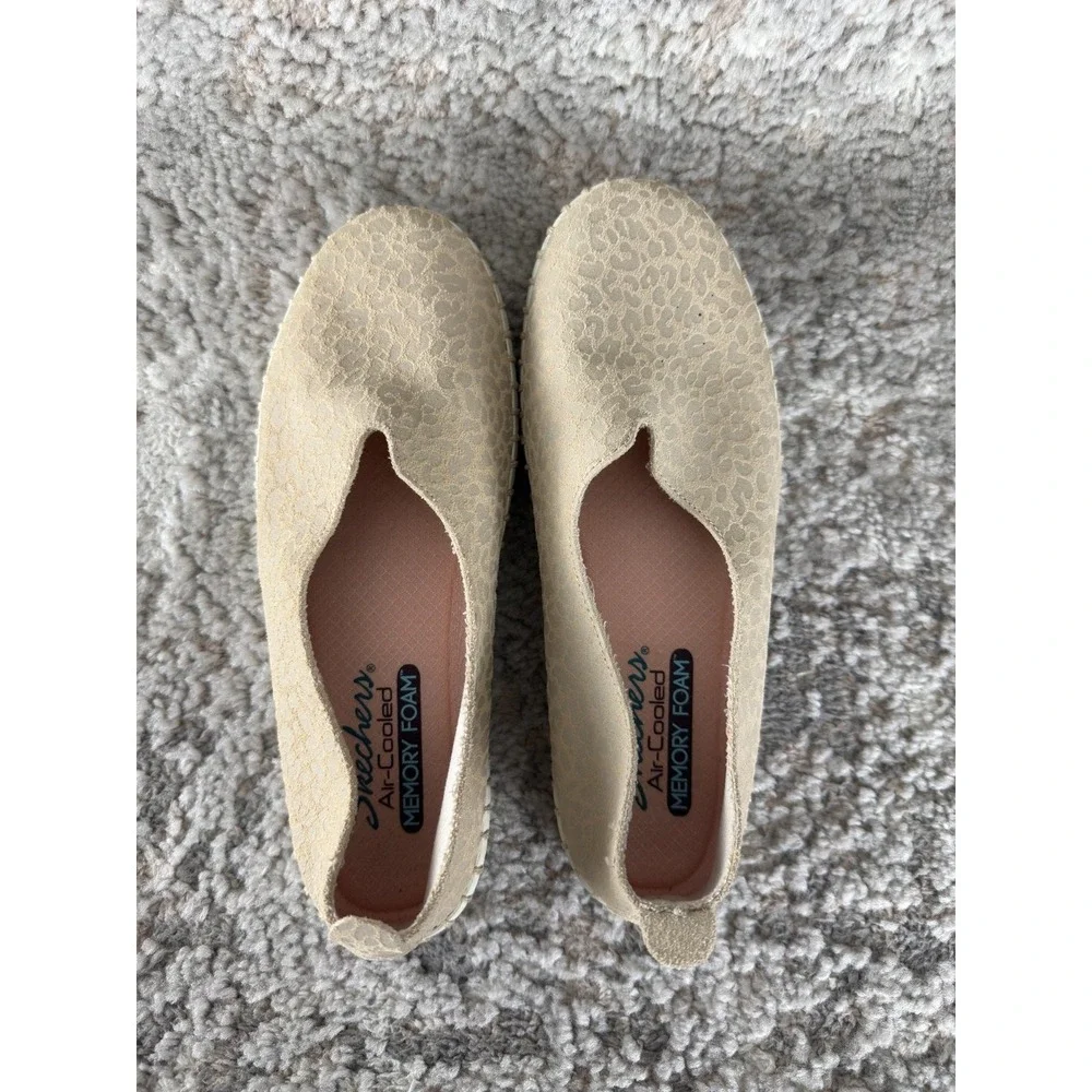 Skechers Size‎ 7 Slip On Casual Walking Leather Shoes Beige Flat Comfort